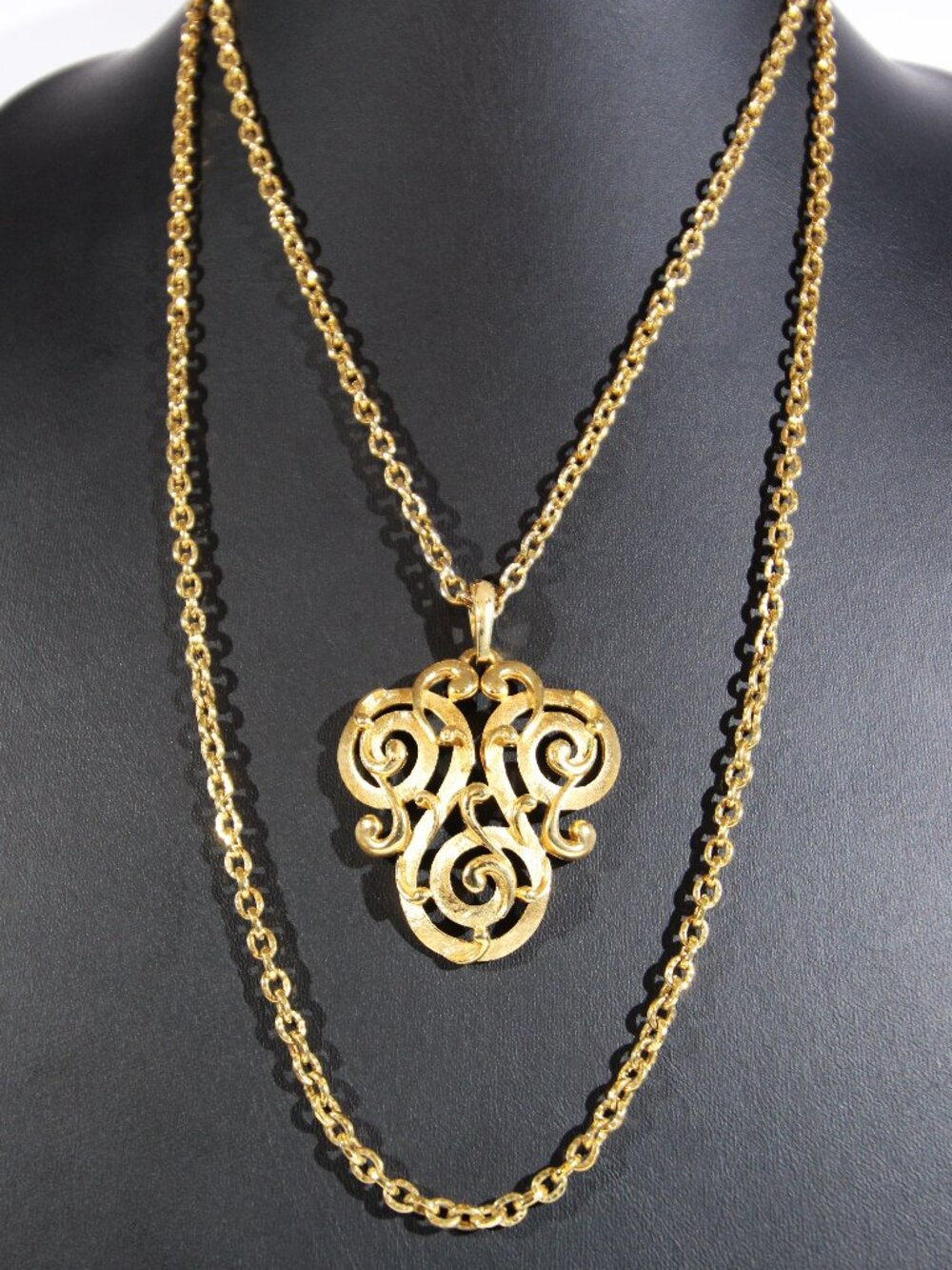 Vintage Swinging 60s Crown Trifari Gold Tone Necklace with Large Pendant